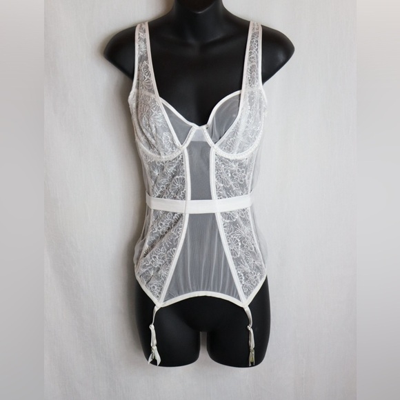 VICTORIAS SECRET Bridal Corset | Lace | Embellishments - Picture 14 of 16